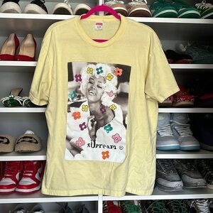 Supreme tee Naomi Campbell